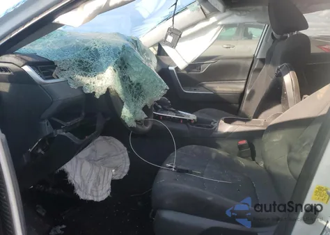 2021 Toyota Rav4 Le z USA, uszkodzony, nr VIN 2T3F1RFV2MC168434